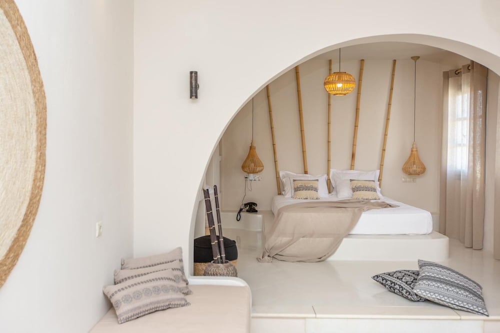Ampelos Inn 24/47