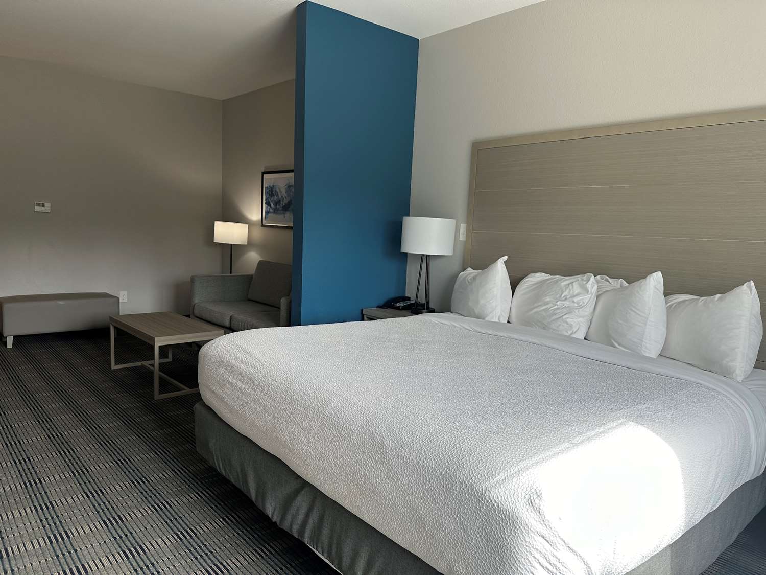 Suite, King Bed, Sofa, Accessible