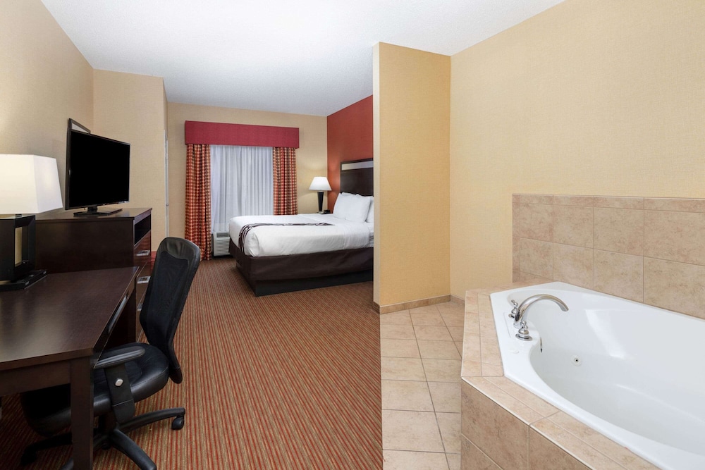 La Quinta Inn Suites Warner Robins 20/62