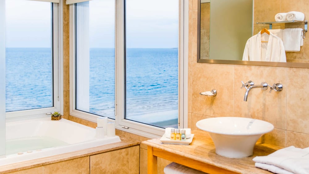 HOTEL PENINSULA VALDES 38/39