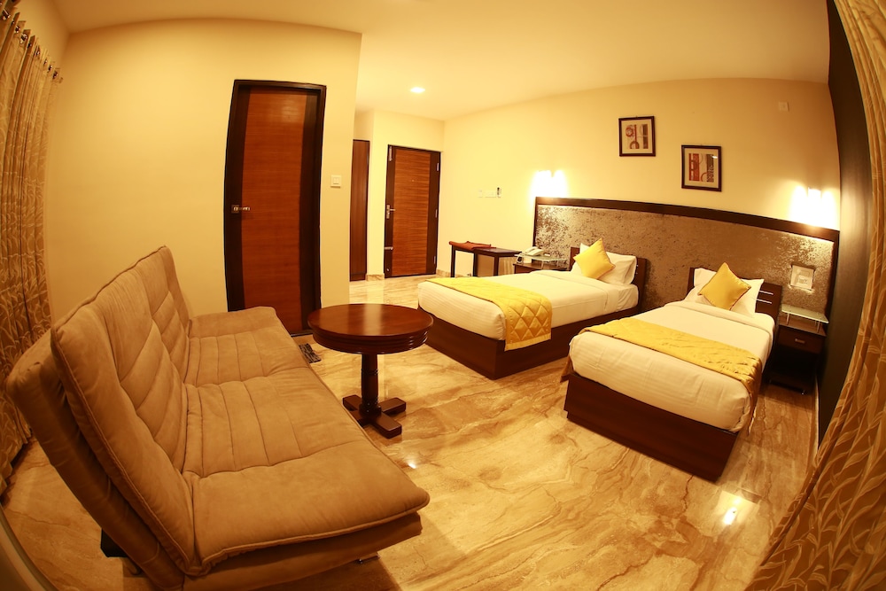 Breeze Suites Transit Hotel 26/34