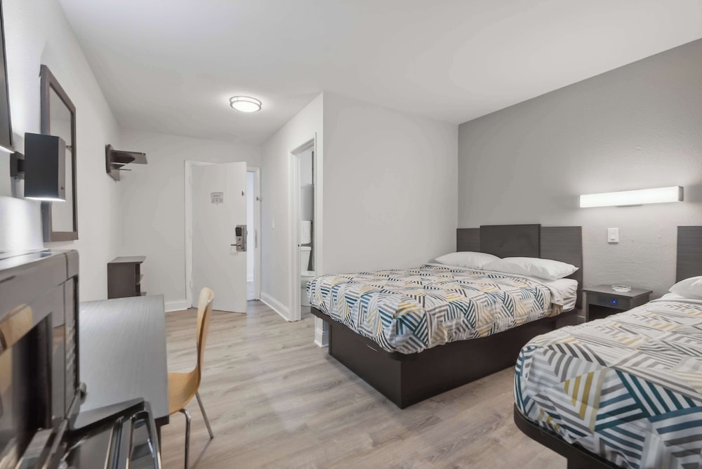 Standard, 2 Double Beds