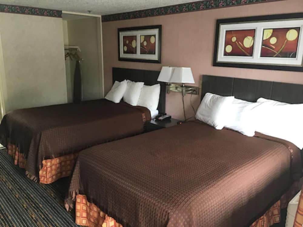 Whitney Inn & Suites 10/34