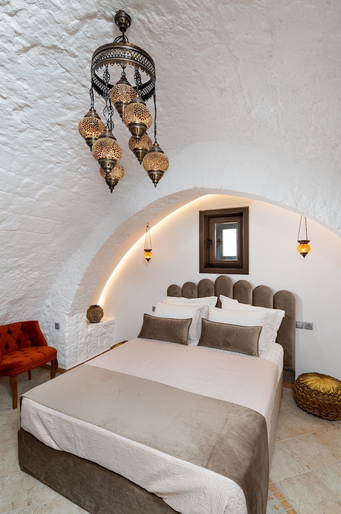 April Luxury Suites 32/50