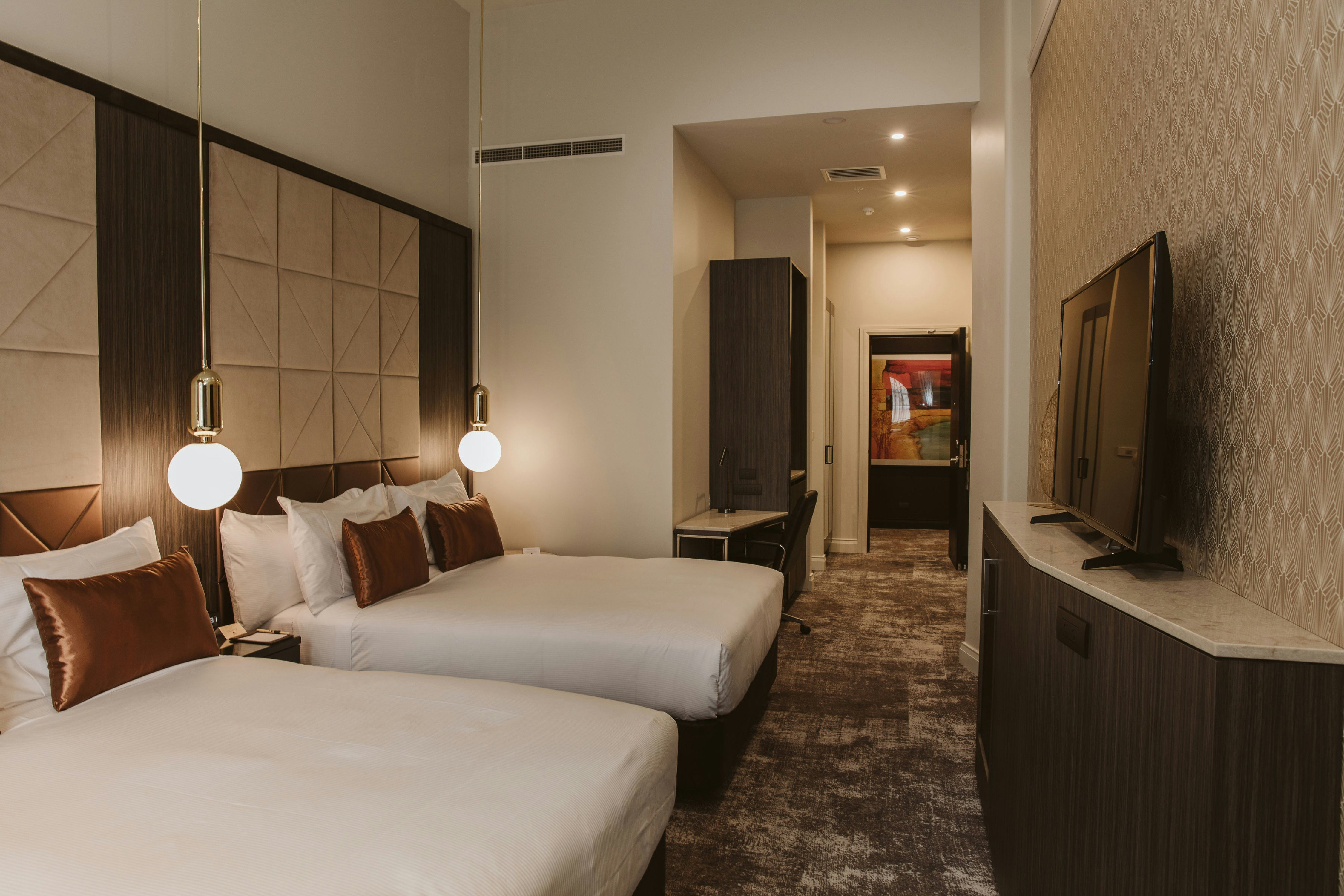 DELUXE, 2 QUEEN BEDS