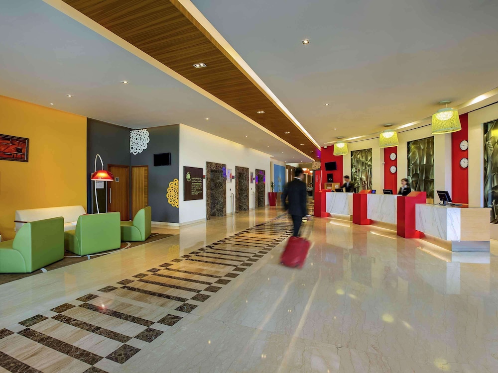 Lobby at ibis Gurgaon Golf Course Road, GURGAON
