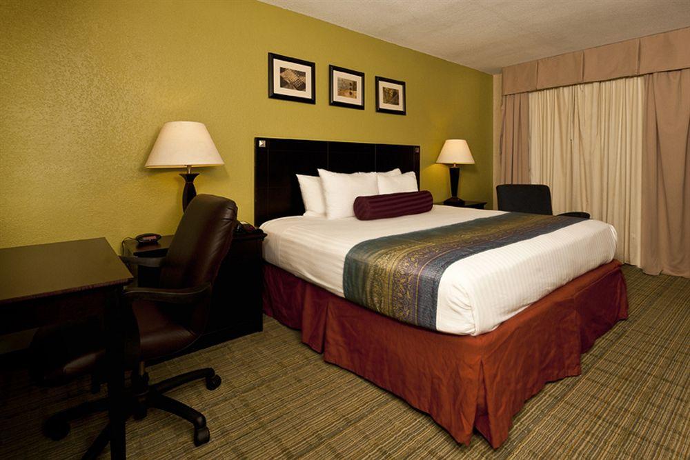Grand Texan Hotel &amp; Convention Center 4/17