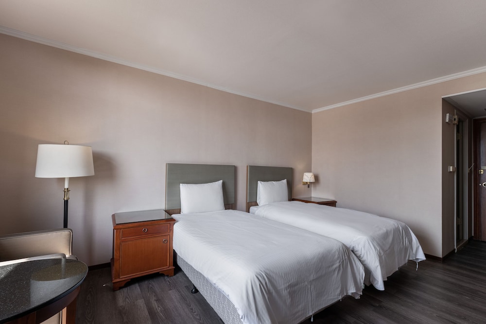 Hotel J Metropolis 33/54