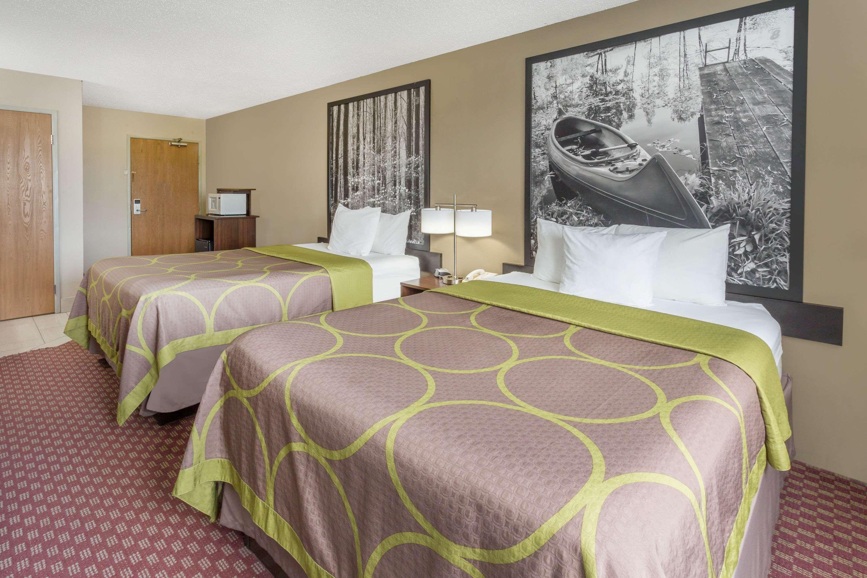Super 8 by Wyndham Hebron Lowell Area 5/16