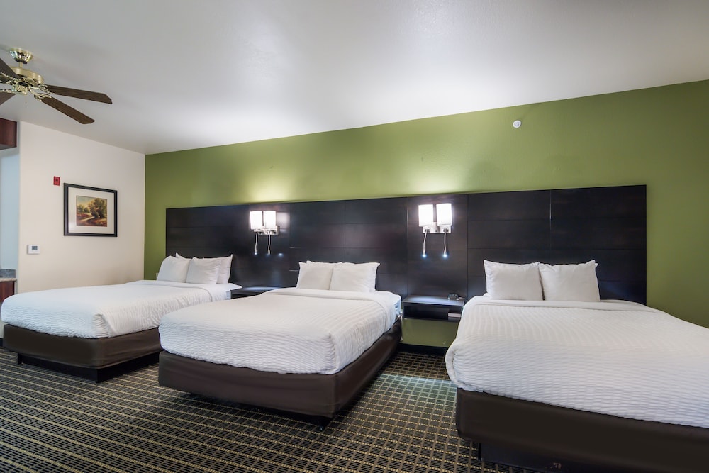 Clarion Inn & Suites Weatherford South 7/33