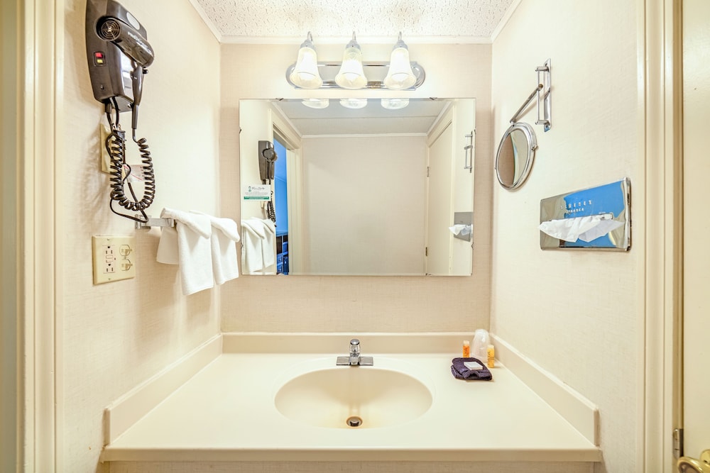 Town and Country Inn and Resort 5/50