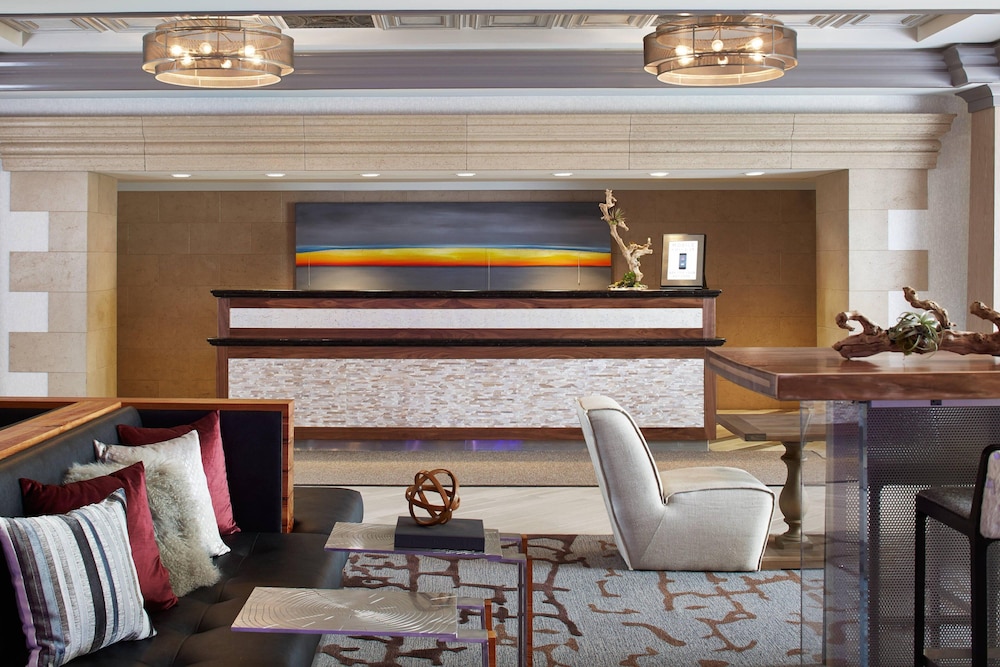 Rochester Airport Marriott 25/55