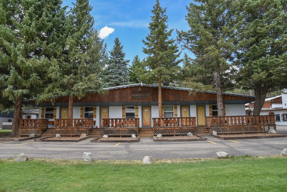 Alpine Lodge 48/50