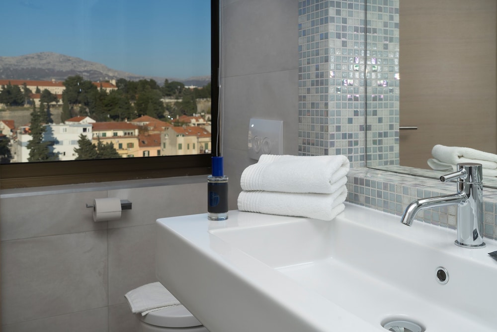 The View Luxury Rooms 69/71