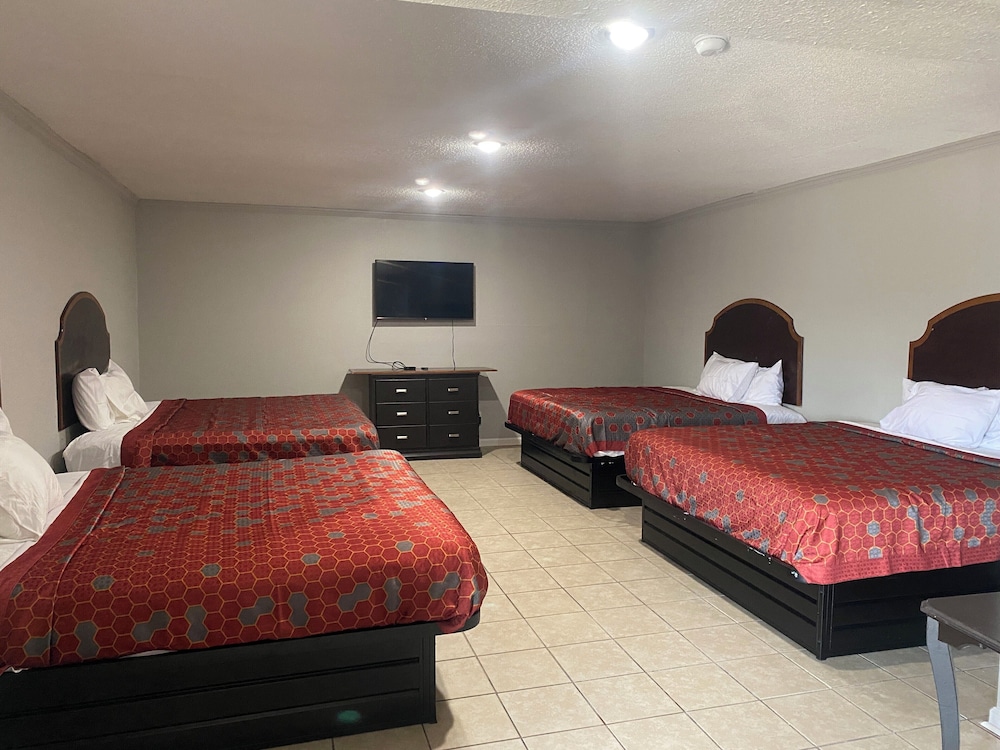 Studio Suites Extended Stay 11/41