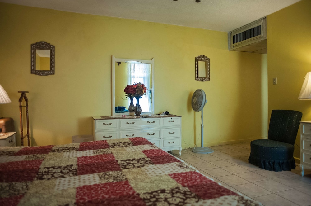 Sea Shell Beach Studio 8/50
