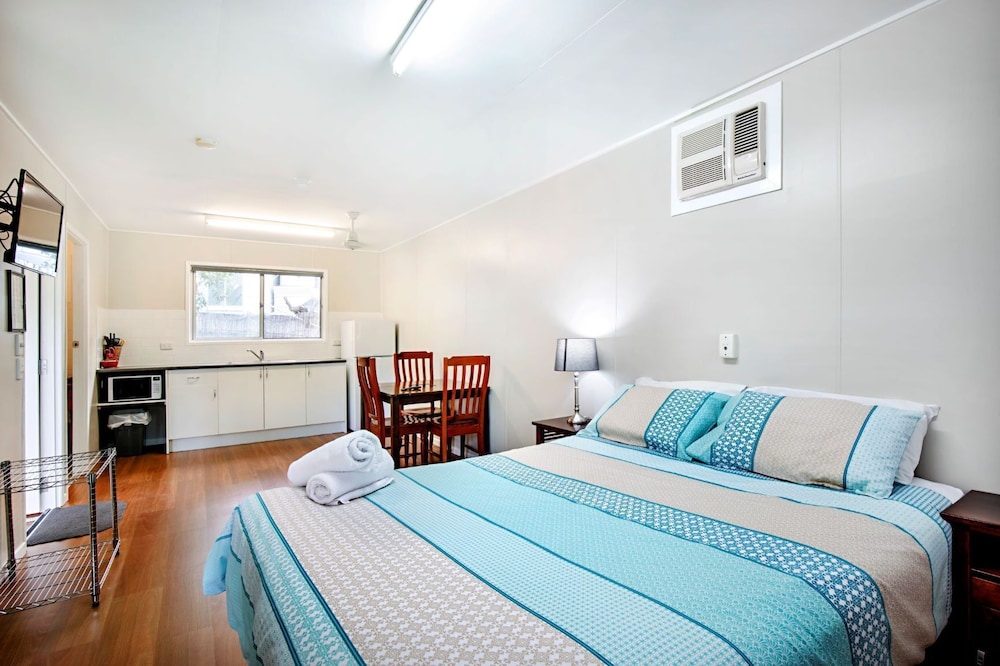 Bush Village Budget Cabins 27/73