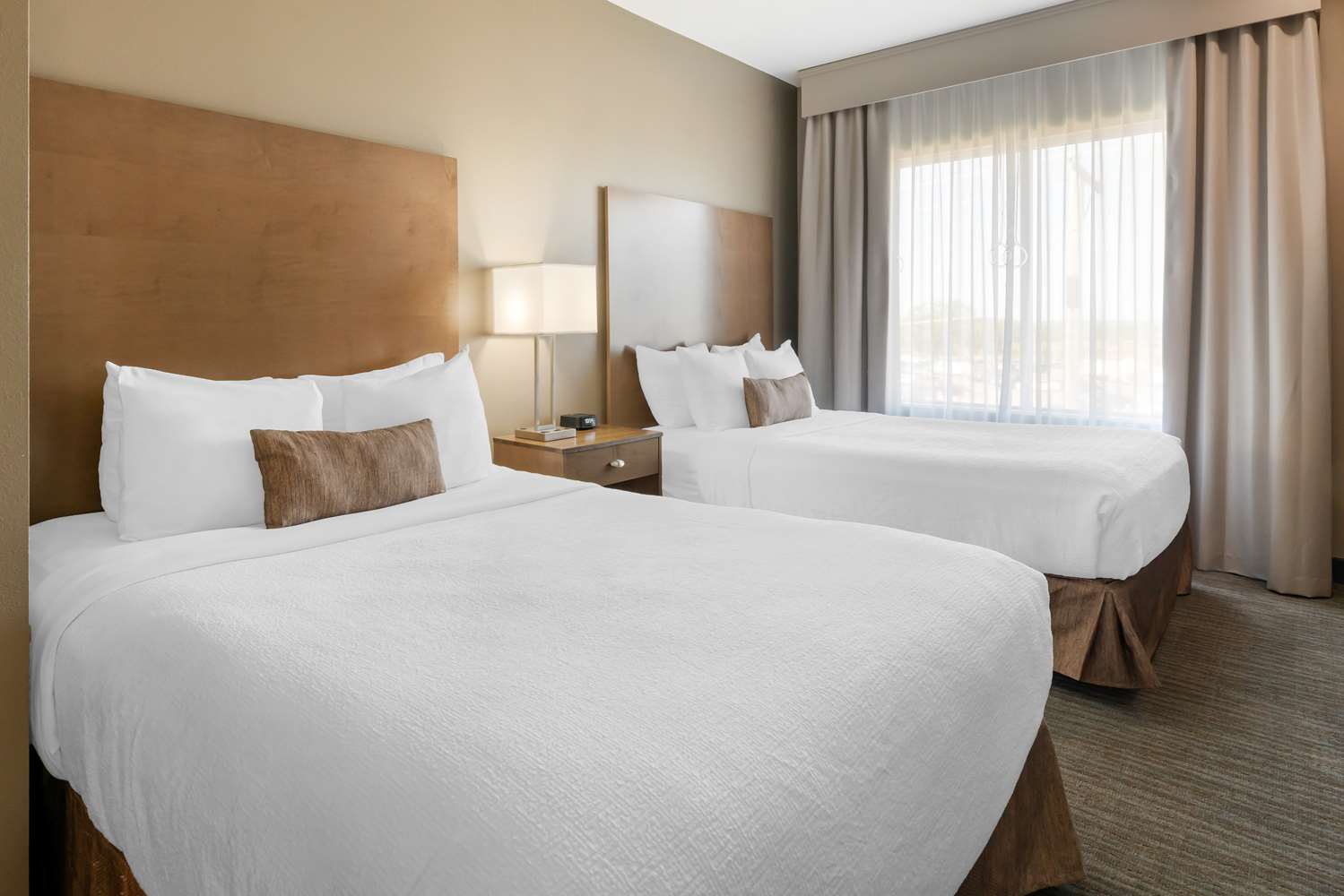 Suite, 2 Queen Beds, Sofa, Bathtub, Accessible