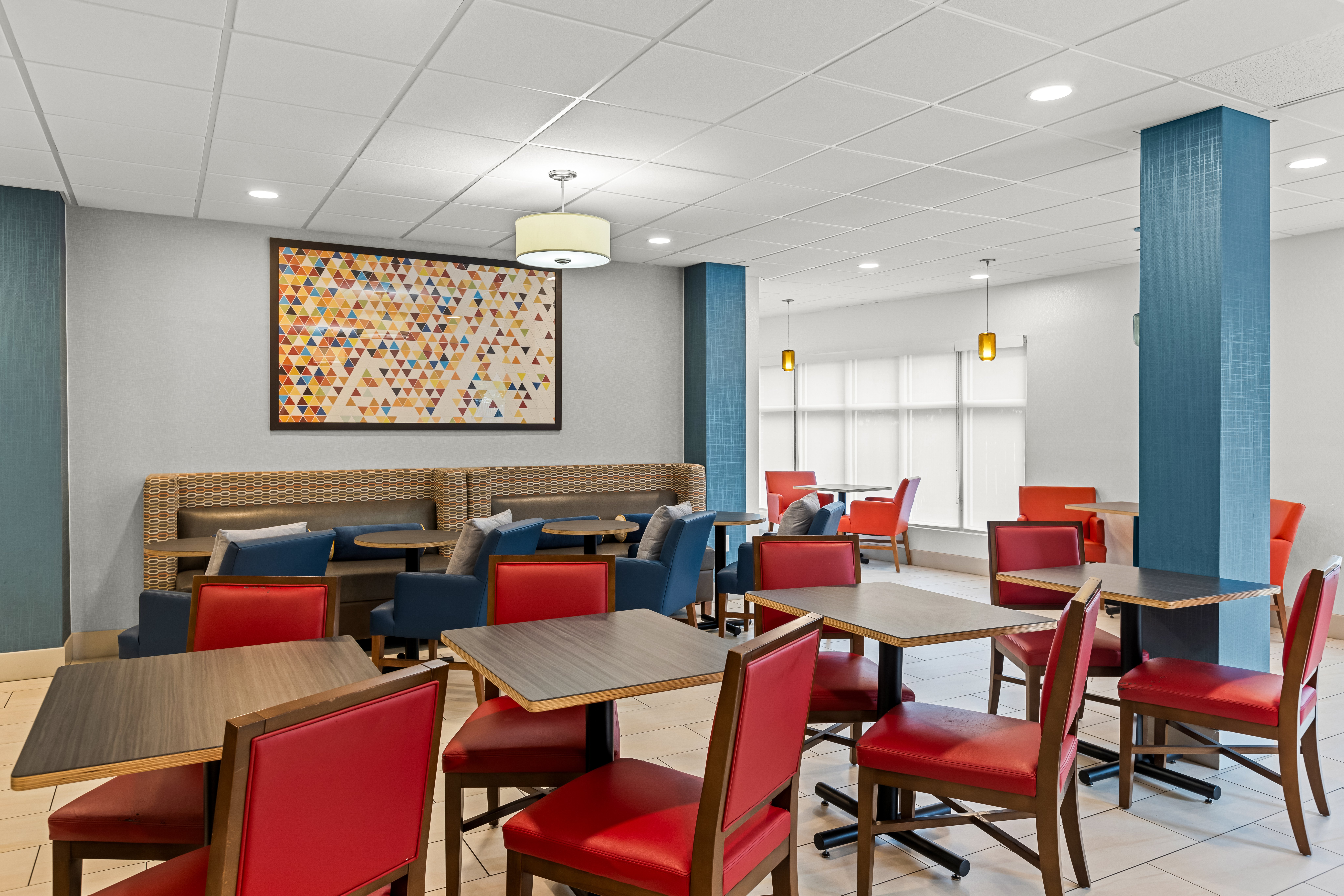 Holiday Inn Express Hotel Suites Savannah Midtown 48/81