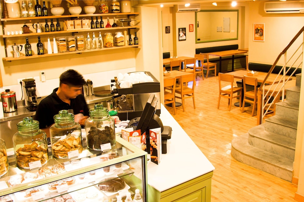 restaurant-cafeteria