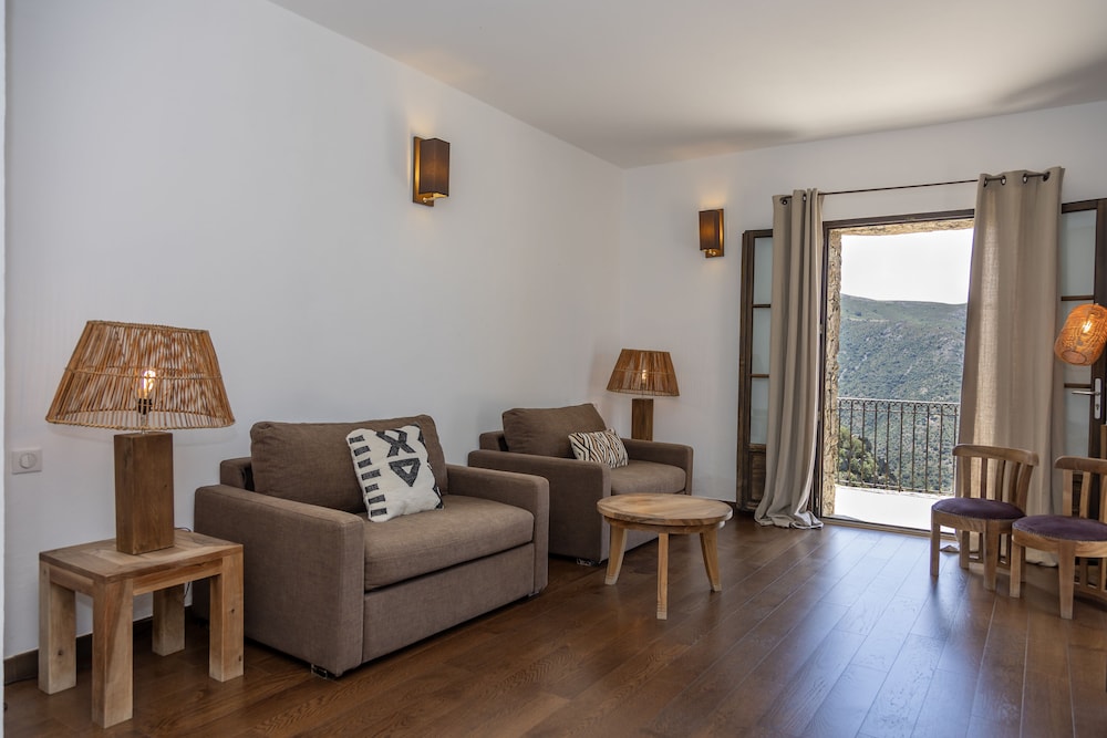 Hotel Case Latine 25/50