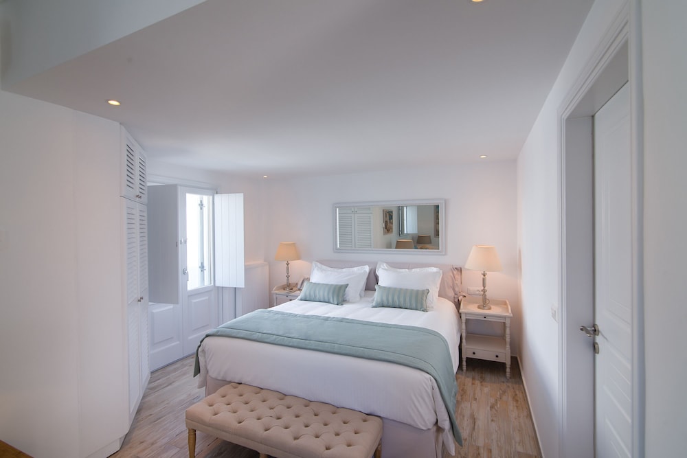 Aqua Luxury Suites 14/75