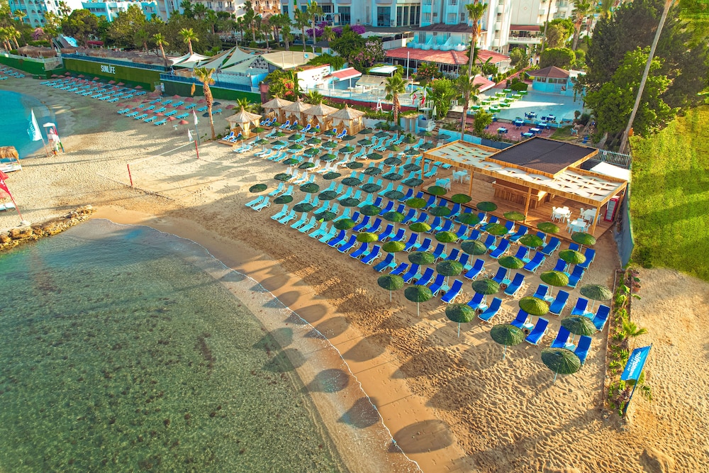 Ramira Beach Hotel 32/37