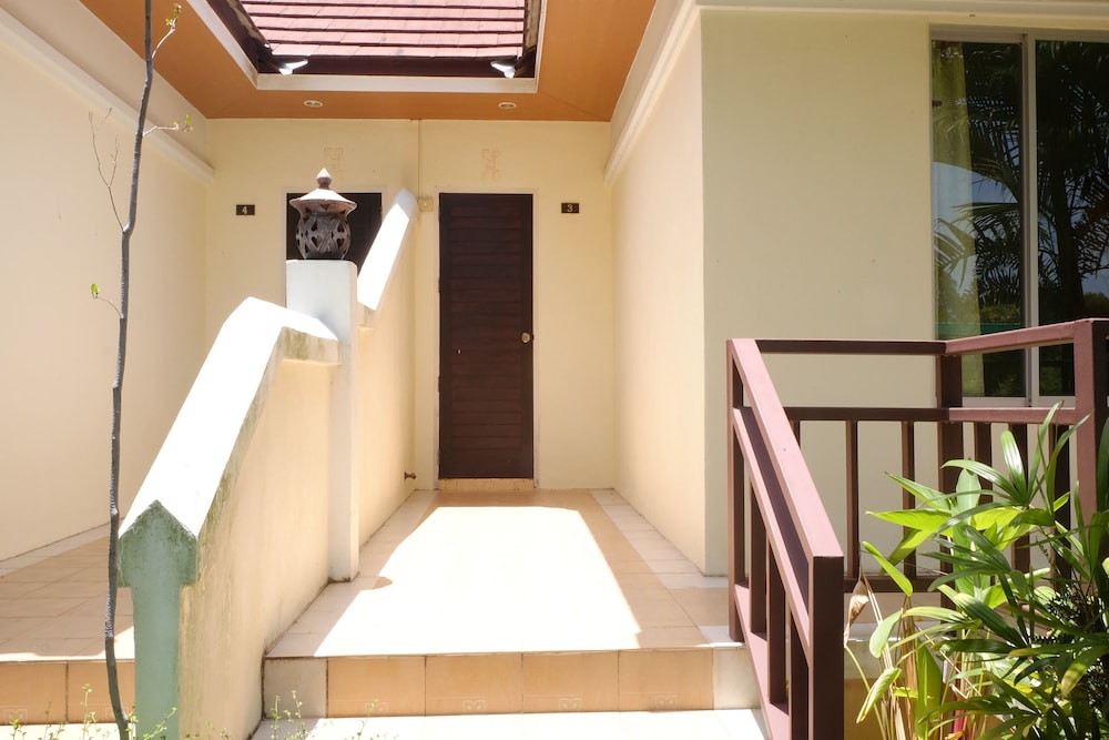 Aana Residence Resort 8/23