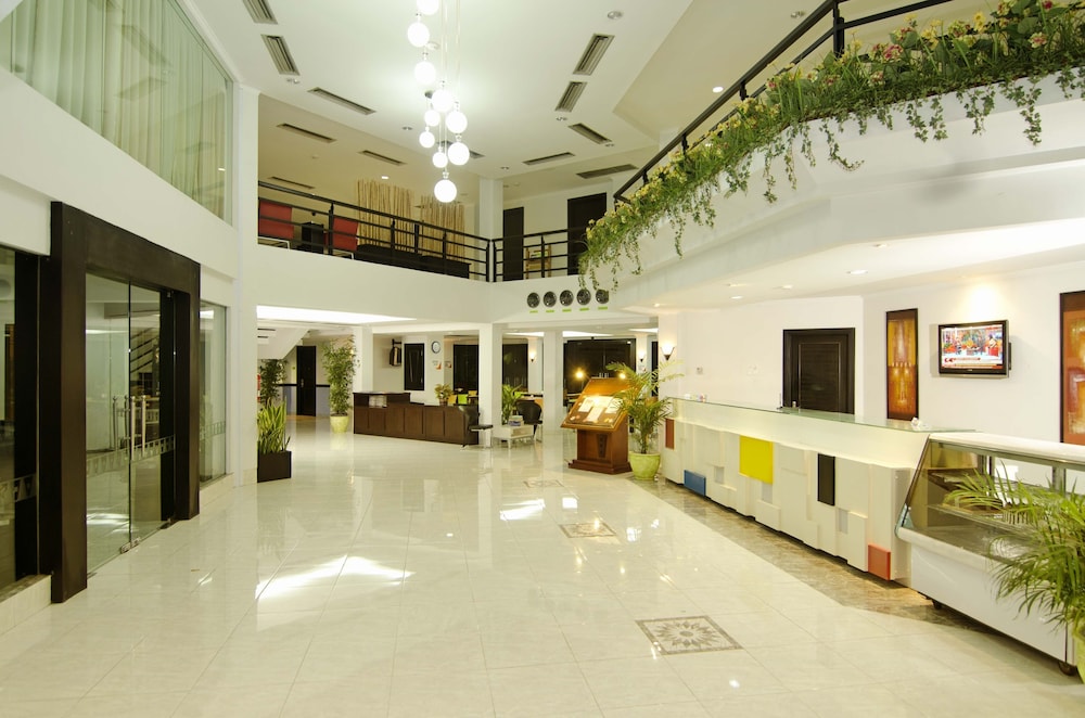 Lobby at PrimeBiz Hotel Karawang, Cikampek
