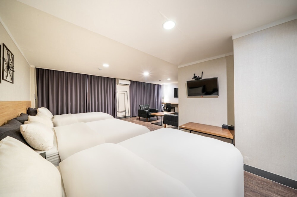 غرفة عائلية ثلاثية بسرير كوين وسريرين منفصلين، Pyeongtaek Stay Hotel 3/9