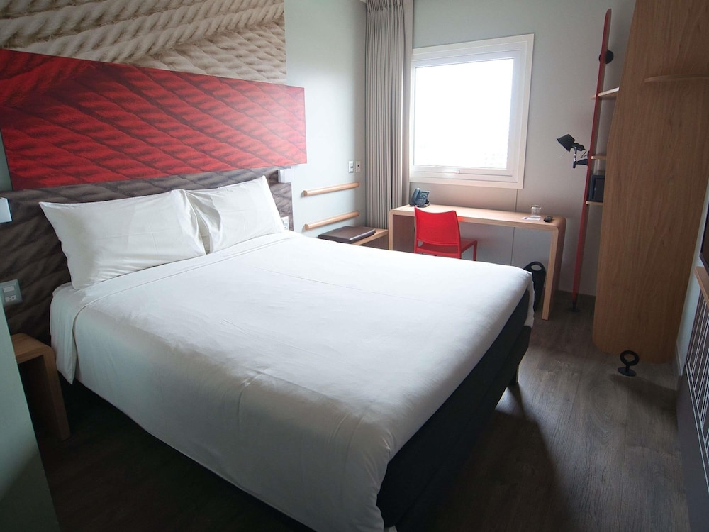 Ibis Trujillo 9/45