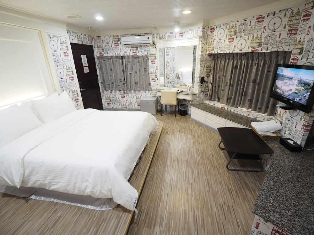 HeYue Hotel 13/55