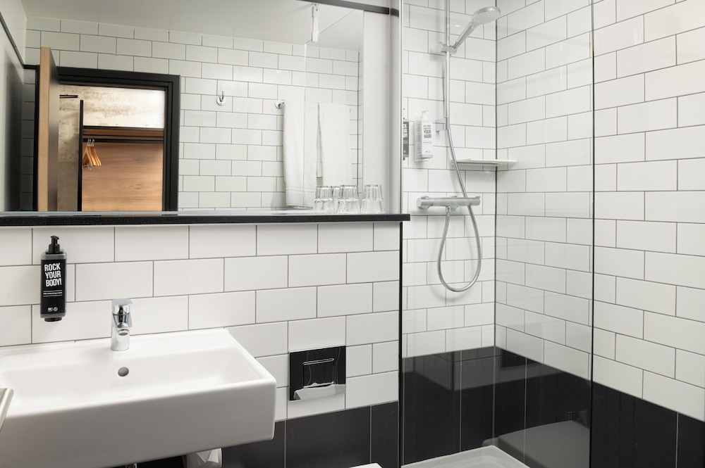 Ibis London Earls Court 72/73