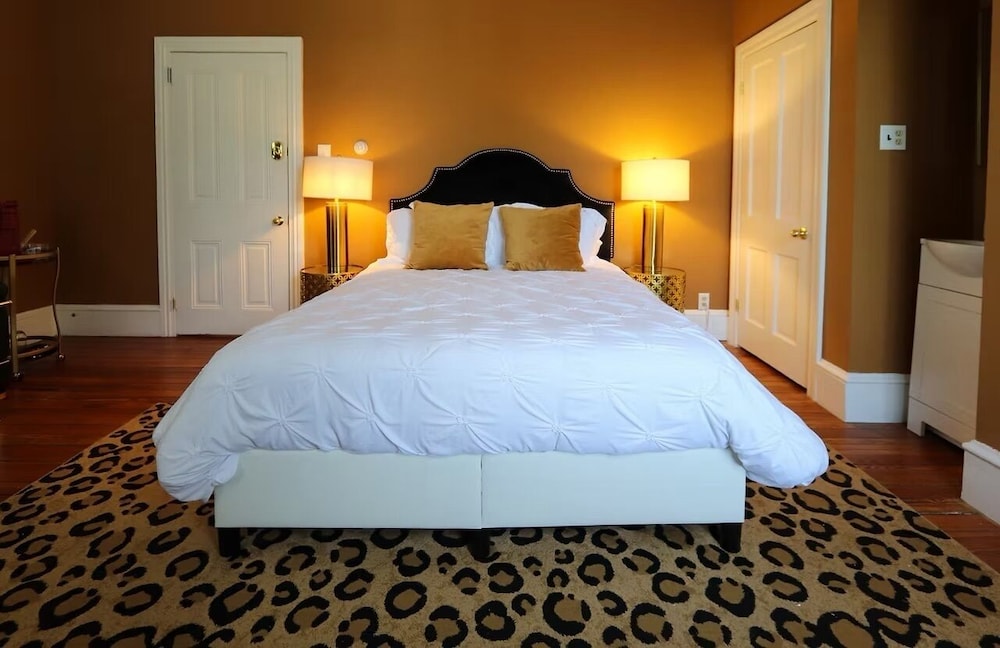 Bronze, Queen Bed