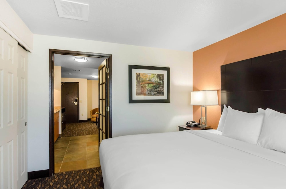 Comfort Inn & Suites Ashland, OR 5/40