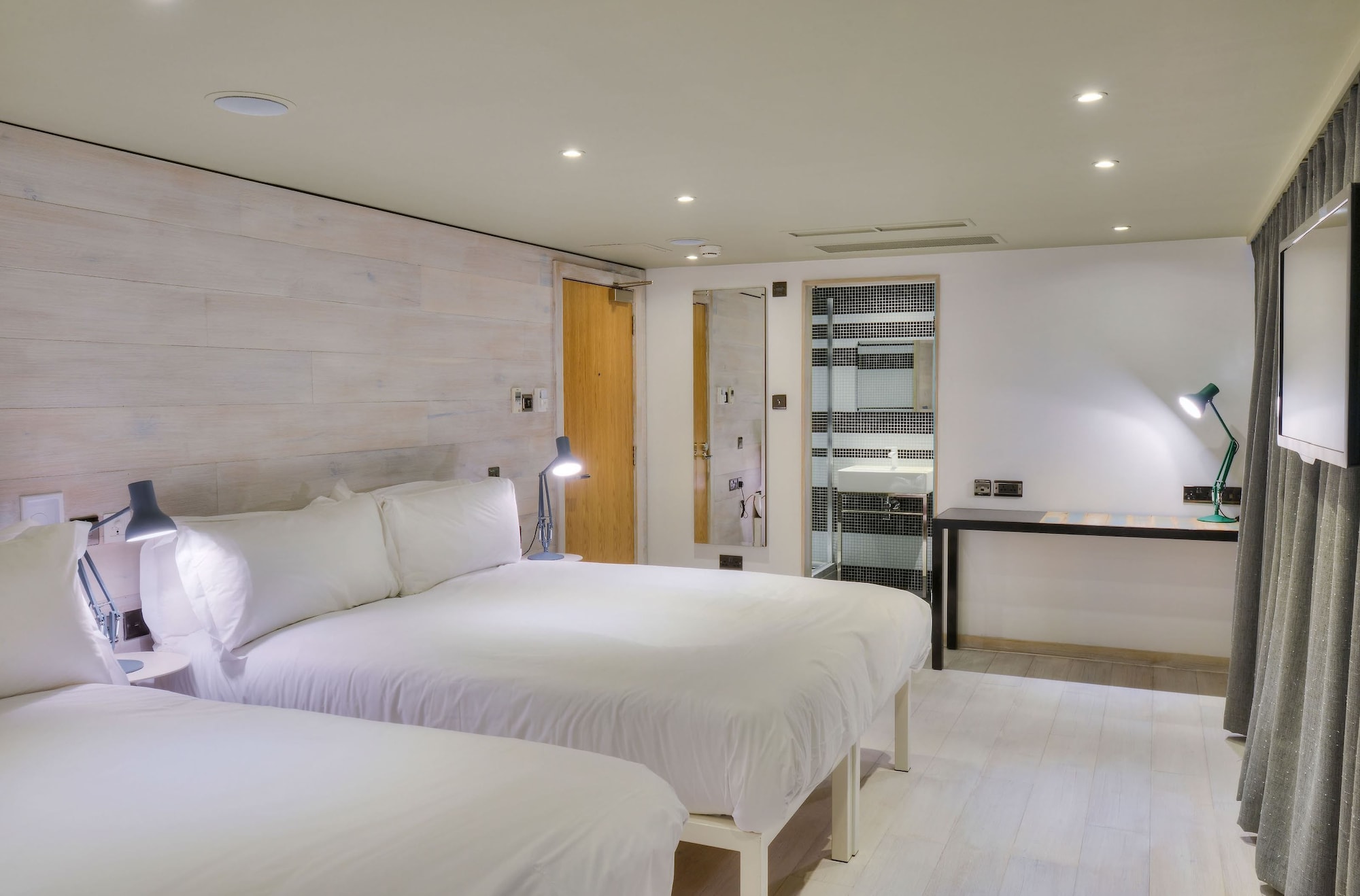ROOM, XL