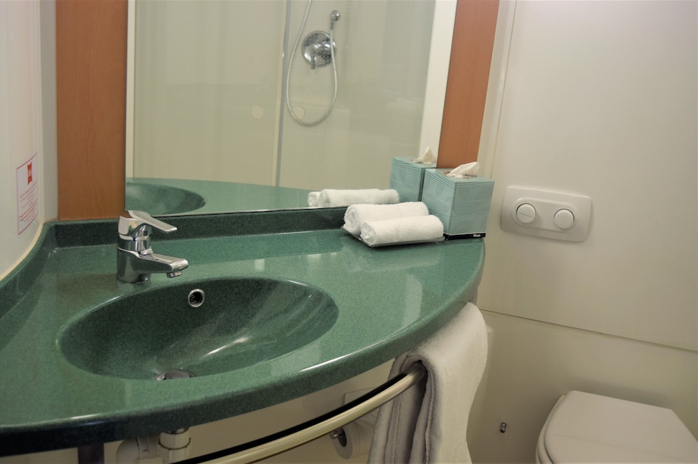 IBIS SYDNEY THORNLEIGH 17/62
