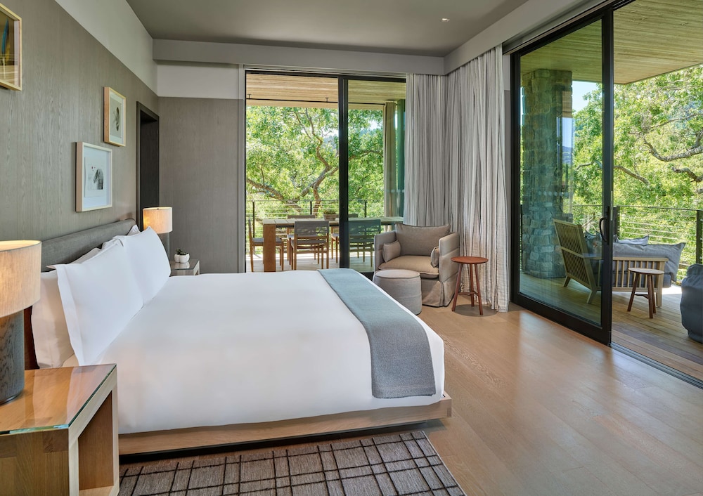 Suite, King Bed, Vineyard View