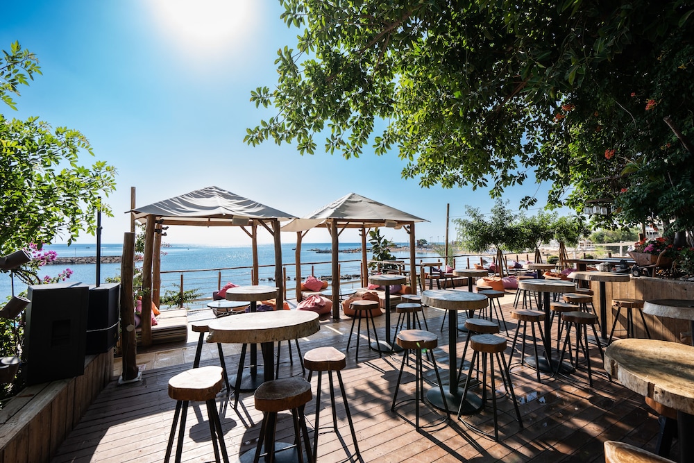 Golden Coast Beach Hotel 37/50