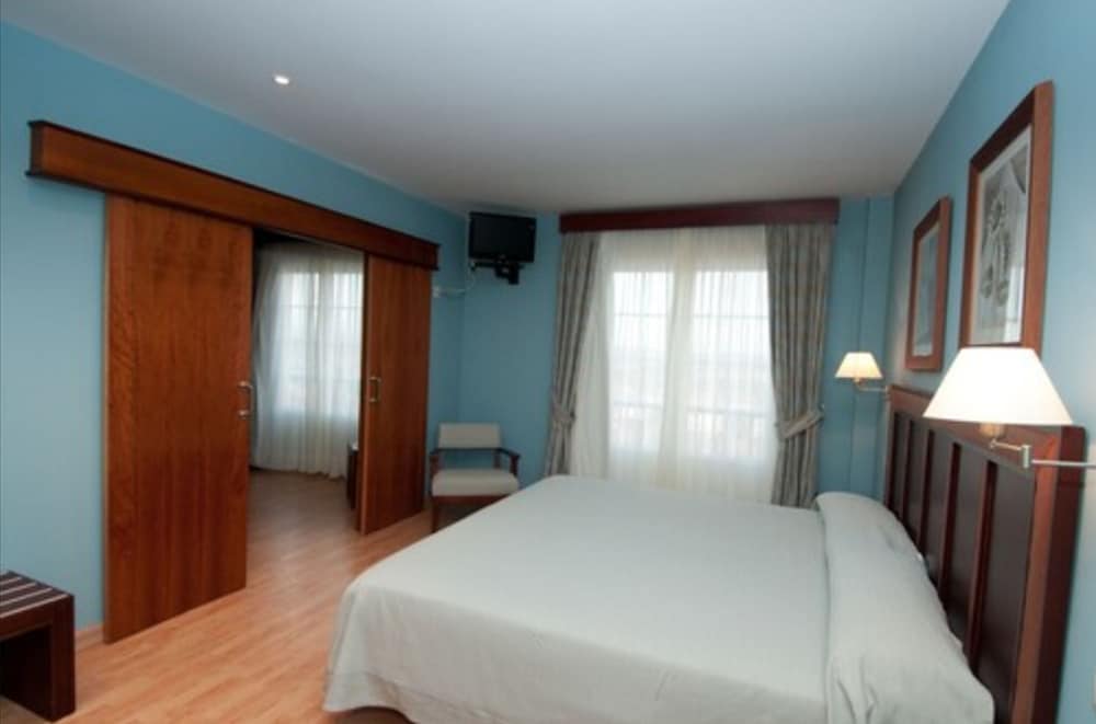Hotel Santiago Leon 26/50