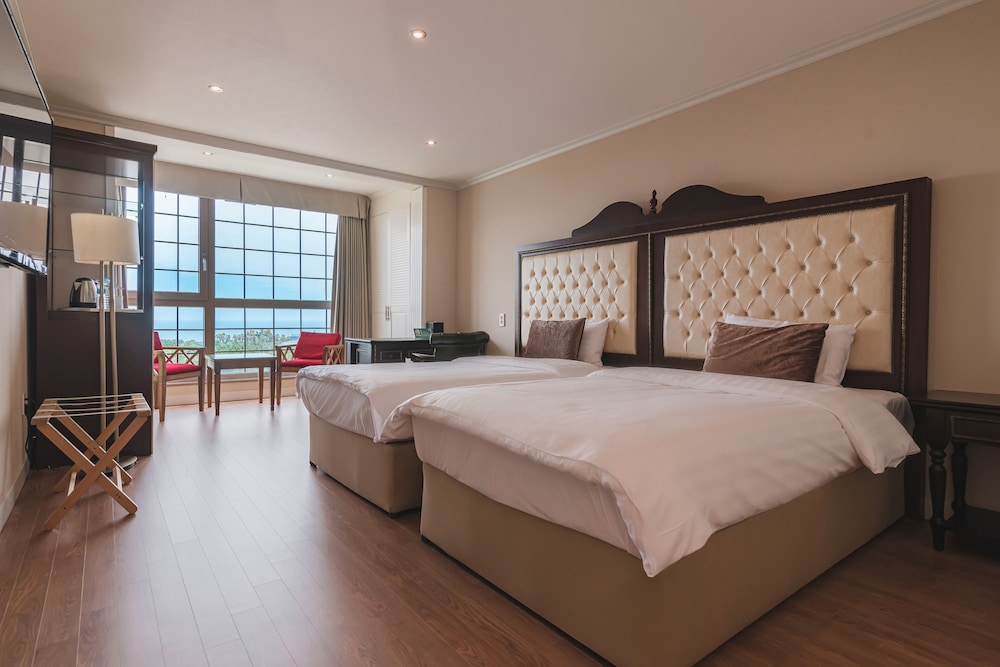 ROOM, TWIN BEDS, OCEAN VIEW, BATHTUB