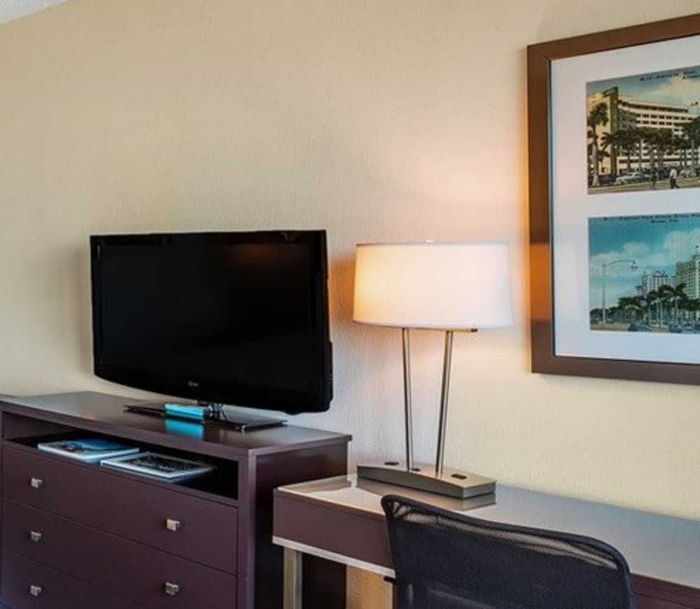 Holiday Inn Port of Miami Downtown Hotel 59/73