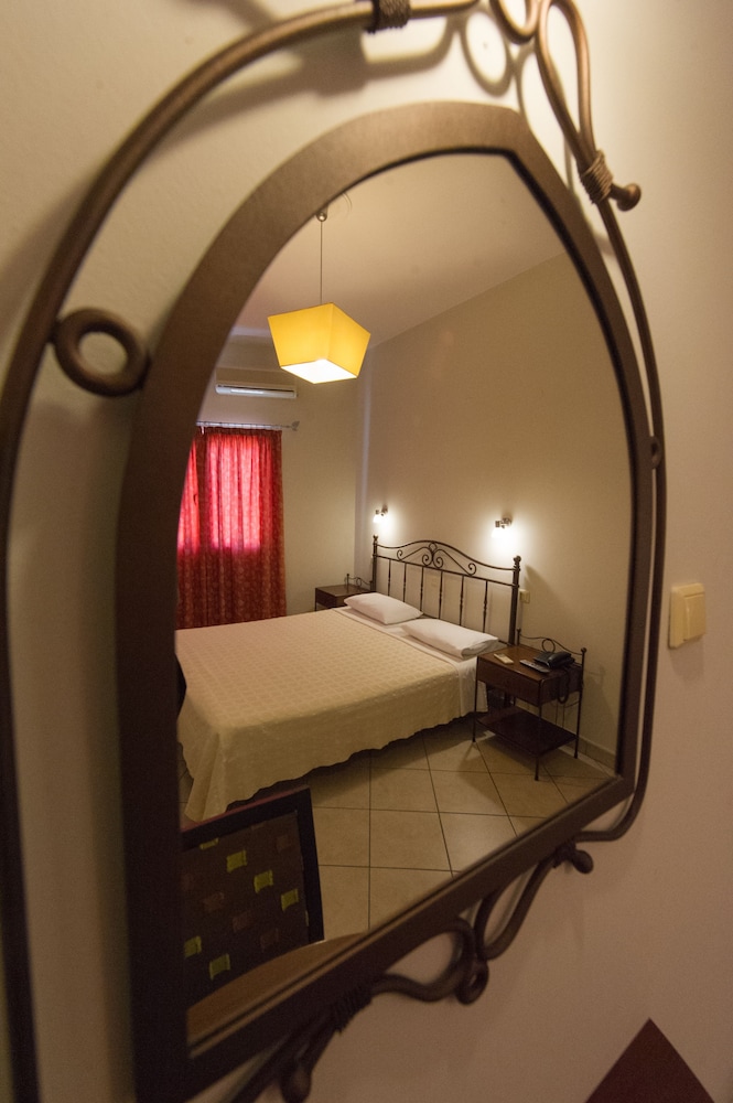 SAN NECTARIOS HOTEL 26/50