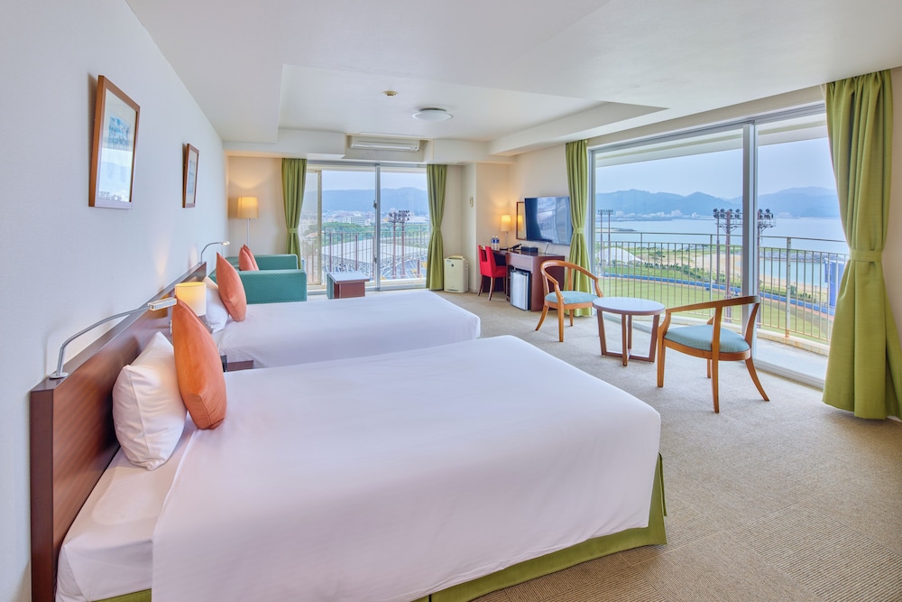 Ocean, Executive, Twin Beds