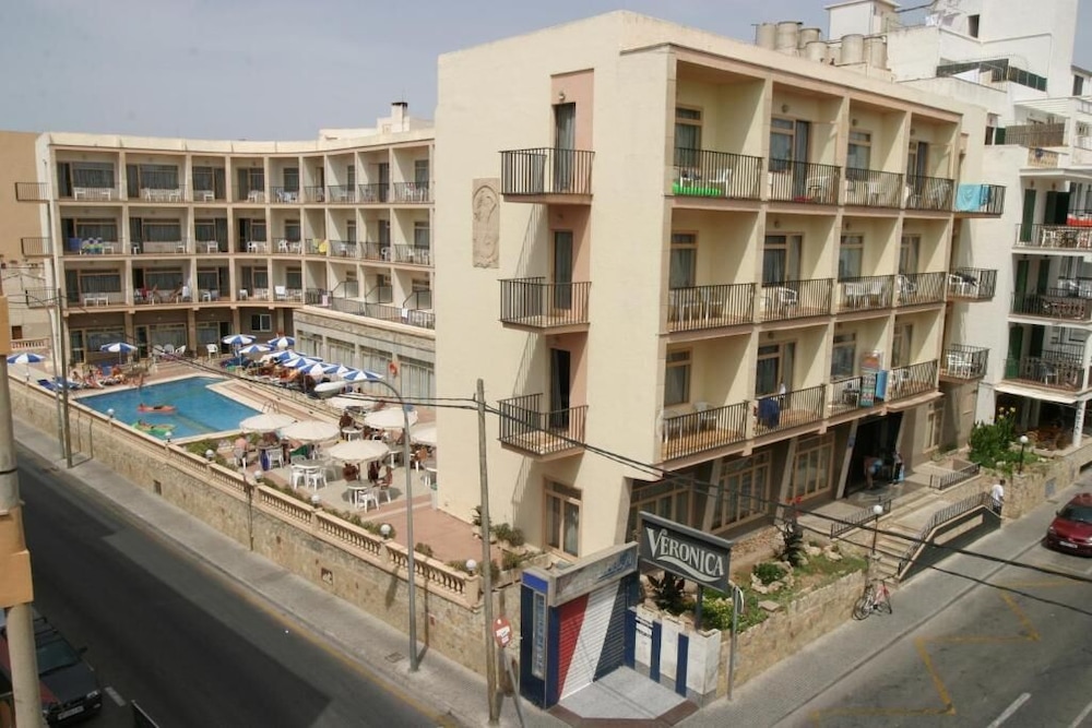 Iris Hotel 2/37