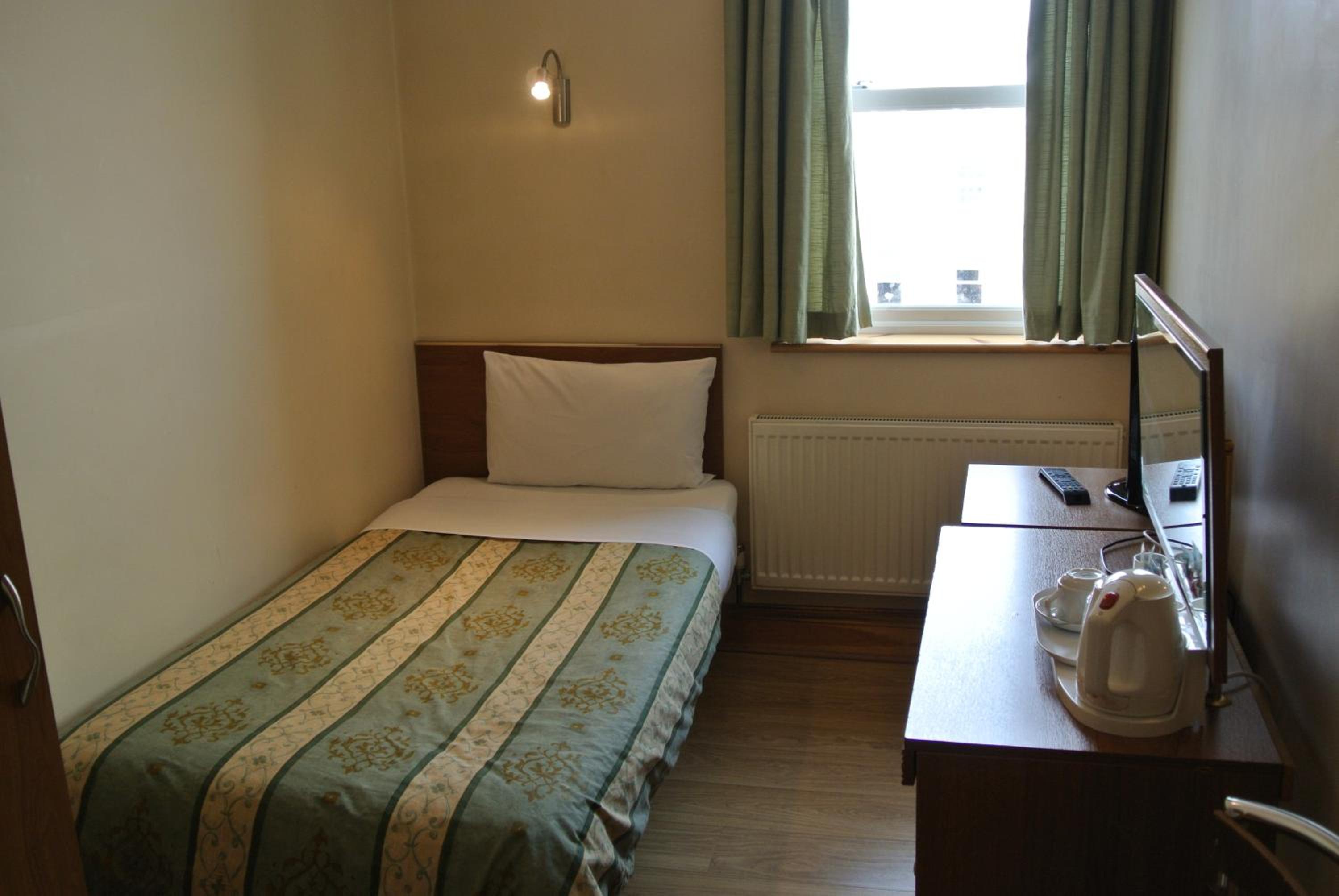 Carlton Hotel 34/53