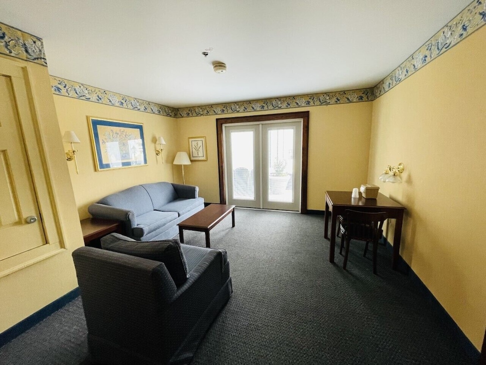 Greenville Inn Suites 55/67