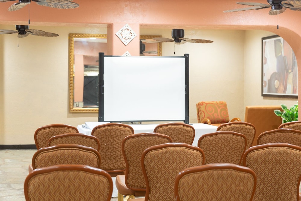 Quality Inn Suites Near the Border 56/67
