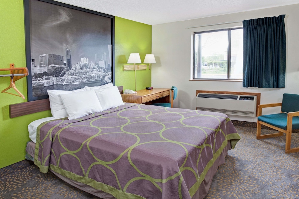 Super 8 by Wyndham Mokena/Frankfort /I-80 10/27