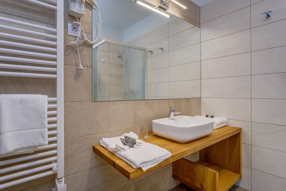 HOTEL MANORA 38/76